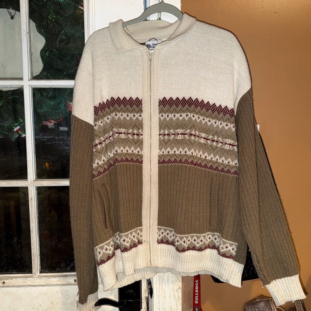 Men’s size 46-48 Cozy Zip-Up Sweater with Patterned Design XXL